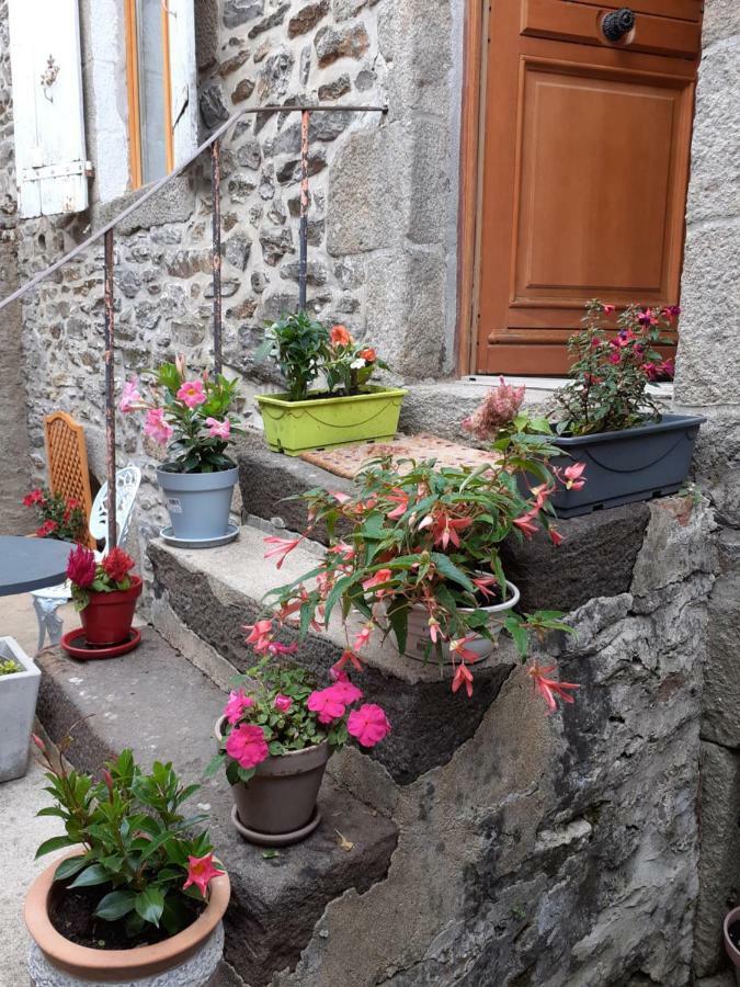 Апартаменты Le Refuge Des Alpes Mancelles Френе-сюр-Сарт Экстерьер фото